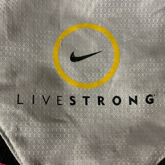 Nike livestrong bag, pink and black - Picture 3 of 4